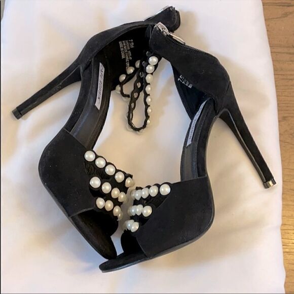 CAPE ROBBIN BLACK MICROFIBER SANDALS.  NEW - Picture 4 of 9